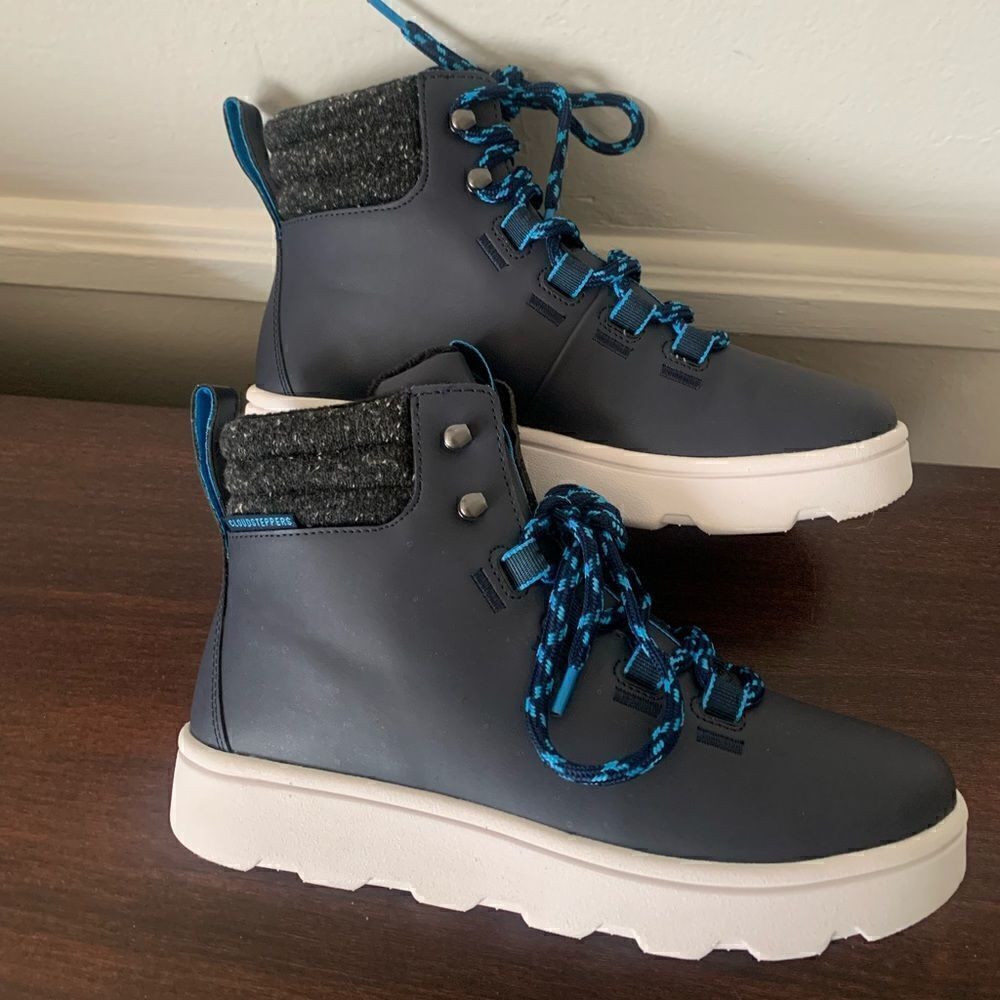 Clarks Women’s Step Explore Hi Lightweight Boot Size 7,5, Nib